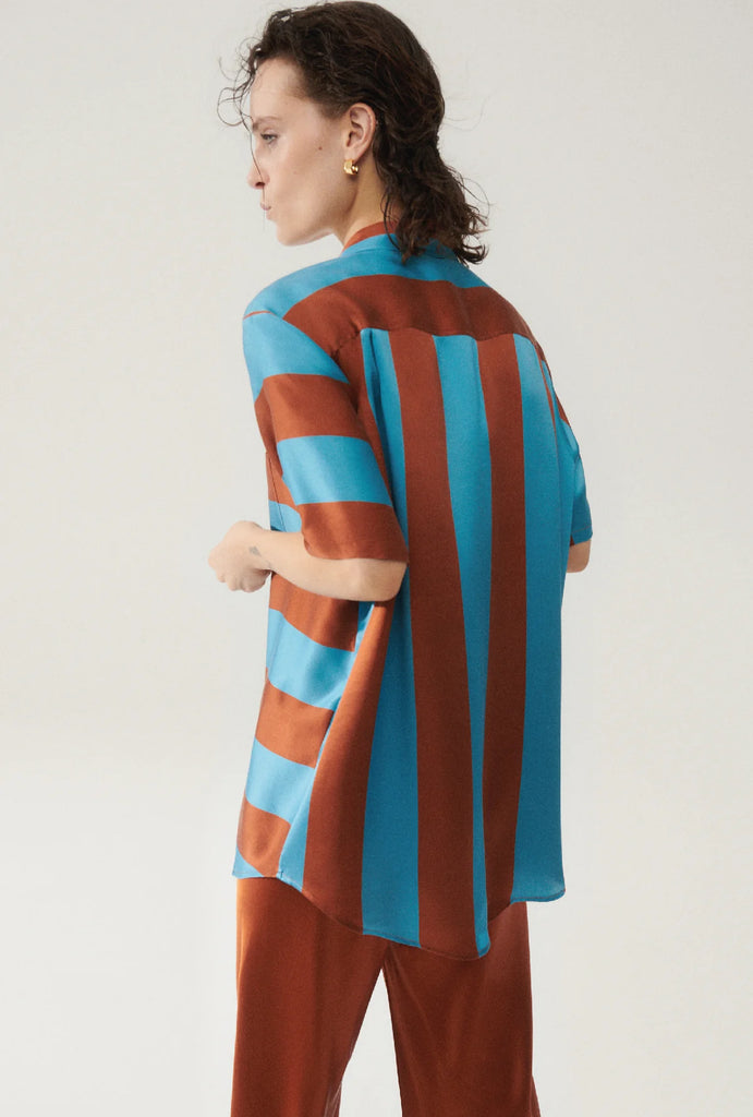 Billie Boutique Silk Laundry - Short Sleeve Boyfriend Shirt lake stripe