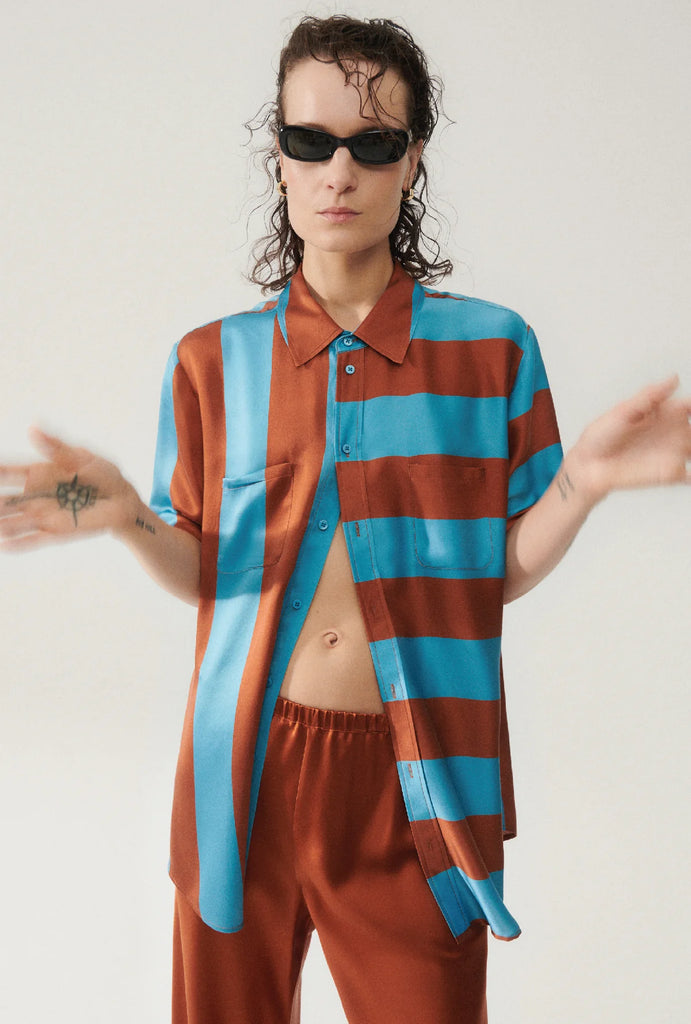Billie Boutique Silk Laundry - Short Sleeve Boyfriend Shirt lake stripe