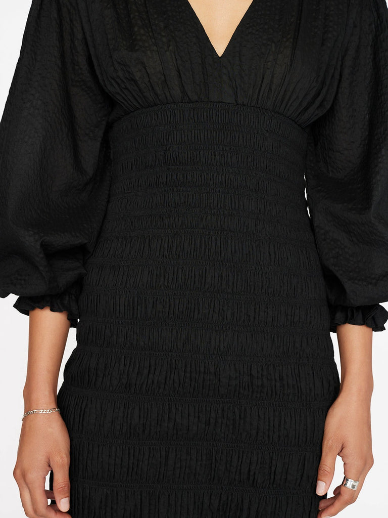 billie boutique frame v neck smocked dress noir
