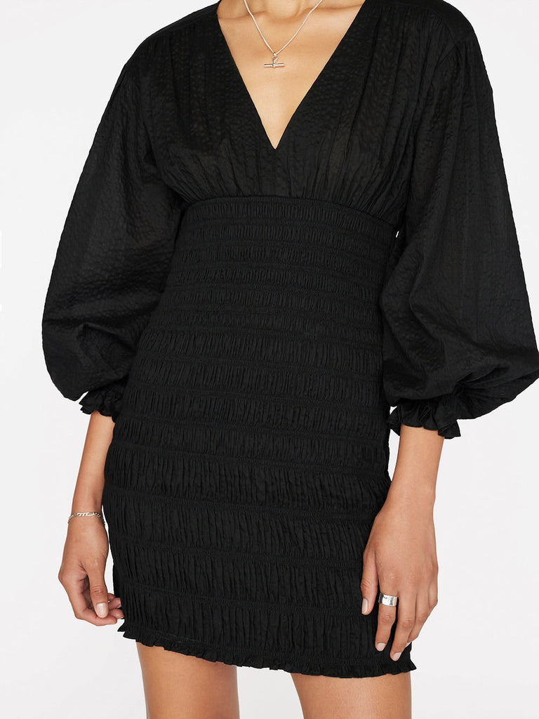 billie boutique frame v neck smocked dress noir